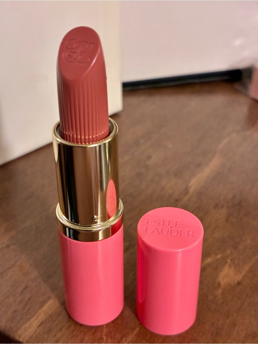 Estee Lauder Pure Color
Creme Lipstick in Beautiful Rose Tea Full Size